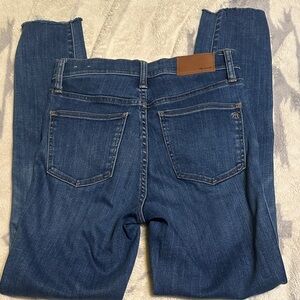 A95.  Madewell Dark Blue Ankle Jeans size 25 T